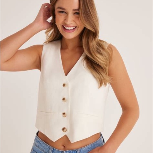 Elegant Ivory Button-Down Vest - Picture 1 of 3